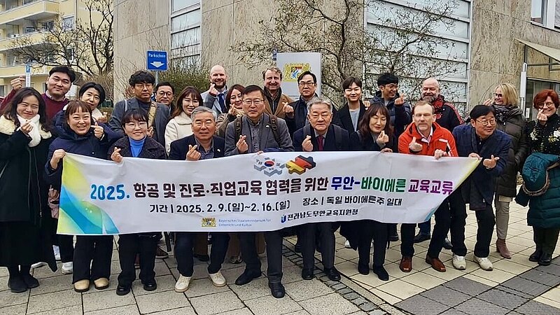 Gruppenfoto zum Besuch der Koreanischen Delegation