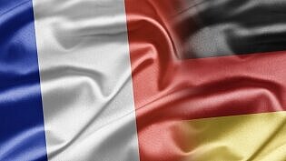 Französische und deutsche Flagge